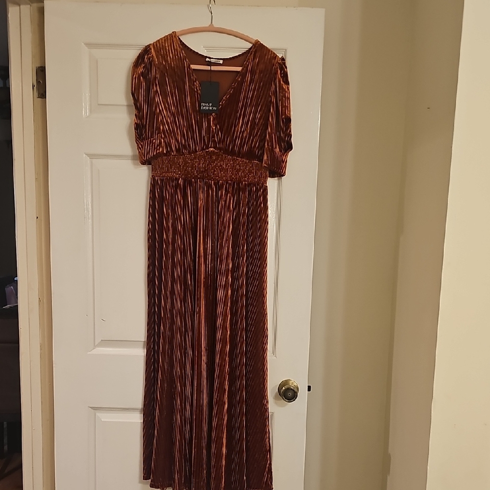 Chic Velvet Maxi Dress in Warm Brown/Burnt Orange